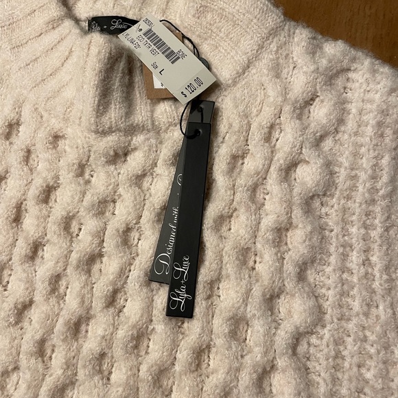Lyla + Luxe NWT sleeveless sweater. Color cream. Size L - Picture 4 of 10